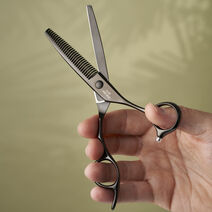Leaf 'Black Edition' Texturising Scissor - Partner Brands | L'Oréal Partner Shop