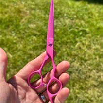 Leaf 'Pink Edition' Scissor 6 - Partner Brands | L'Oréal Partner Shop
